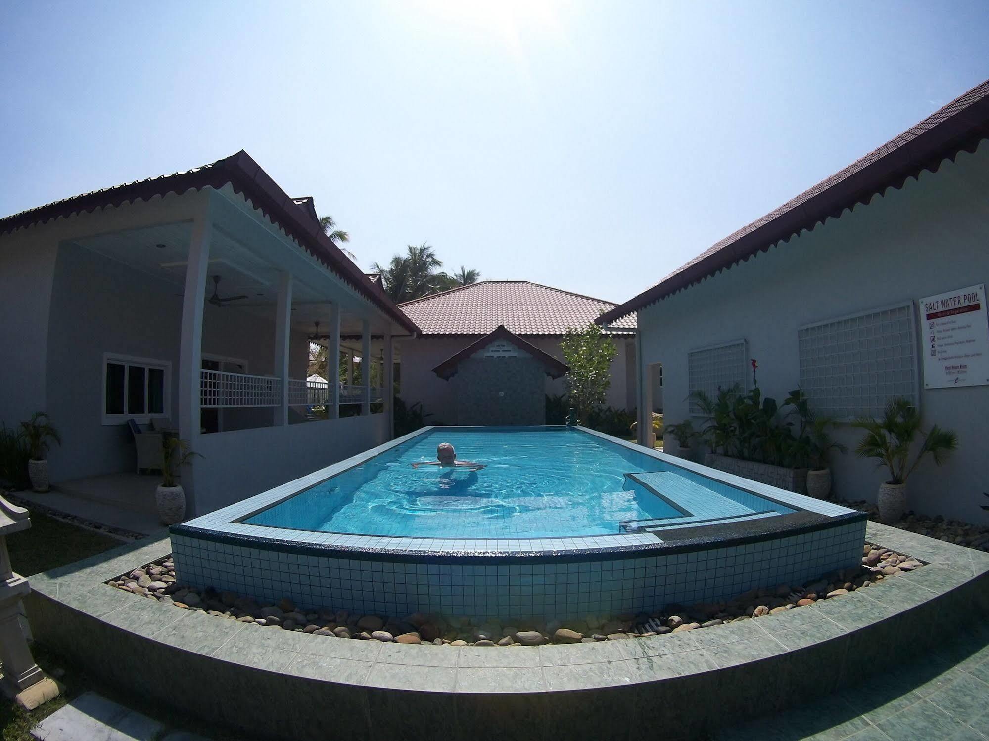 Hotel Langkawi Chantique à Pantai Cenang  Extérieur photo